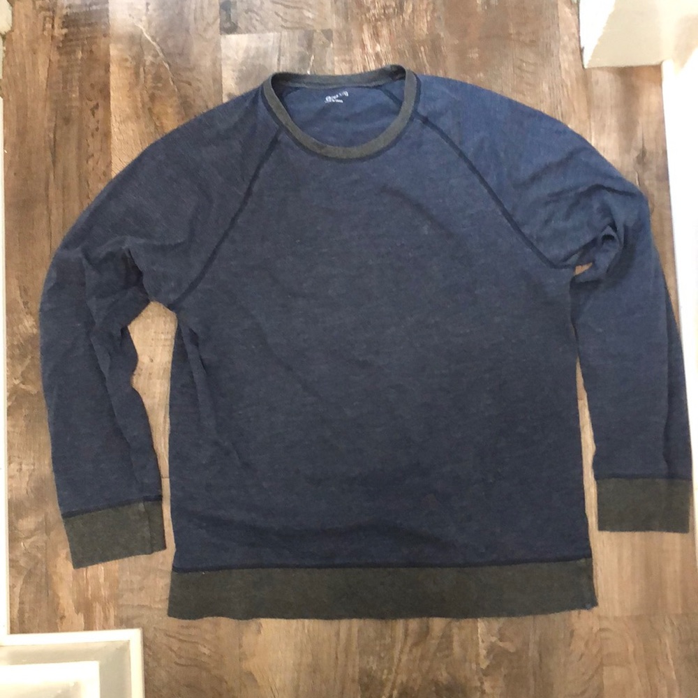 Men’s large navy blue Gap long sleeve tshirt